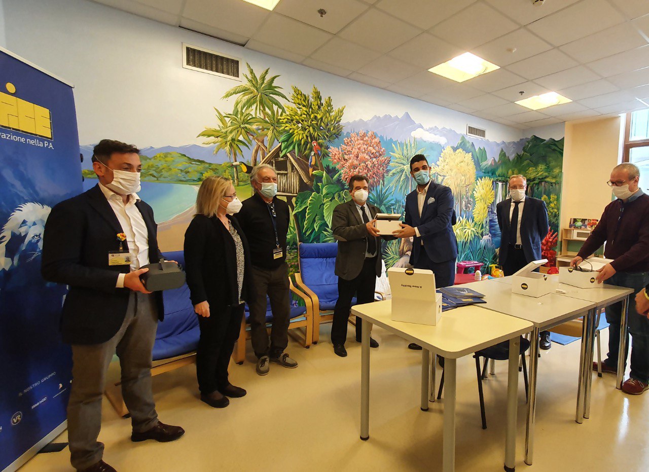 Delivery of 10 headsets to the paediatric wards of AULSS 3 Veneziana
